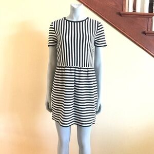 Forever 21 Short Sleeve Striped Dress Size Medium